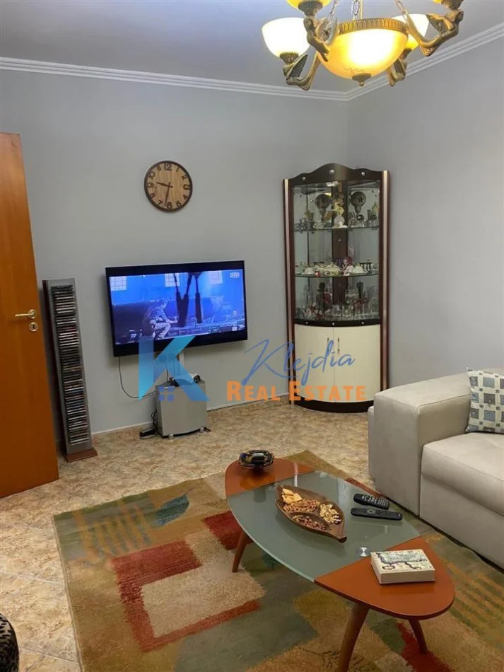 Tirane, jap me qera apartament 2+1+Aneks+Ballkon, Kati 4, 80 m² 600 € (Mine Peza)