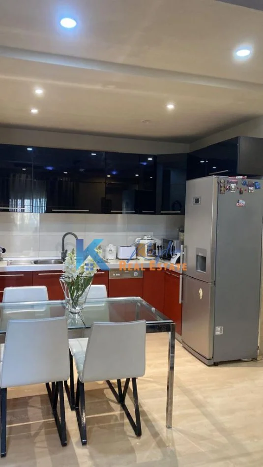 Tirane, jepet me qera apartament 2+1+Ballkon Kati 3, 90 m² 600 € (Don Bosko)