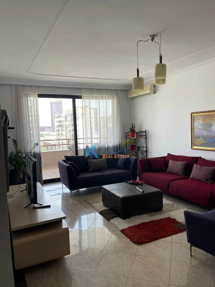 Tirane, jepet me qera apartament 2+1+Ballkon Kati 8, 145 m² 800 € (Bllok)