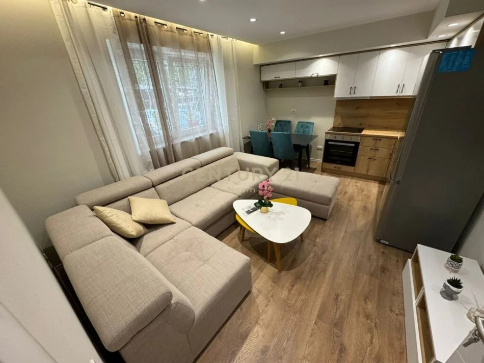 Tirane, jepet me qera apartament 1+1 Kati 1, 450 € 