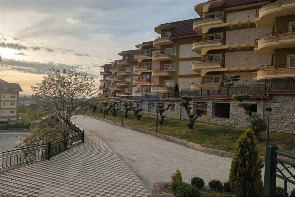 Tirane, shitet apartament 2+1 Kati 3, 79 m² 142,200 € (Farke)