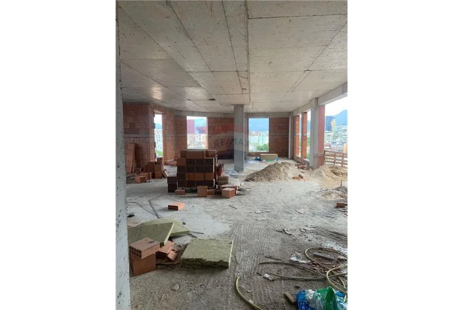 Tirane, shitet apartament 2+1 Kati 9, 79 m² 198,000 € (Rruga Petro Korcari - Prane Kika 2 - Komuna e Parisit)