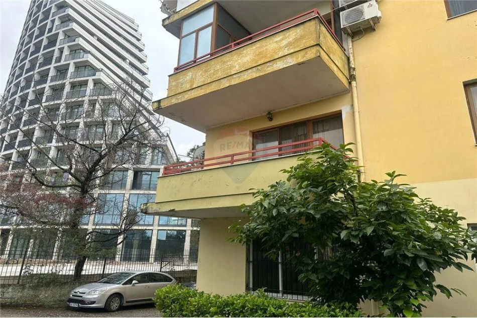 Tirane, shitet dyqan Kati 0, 170 m² 370,000 € (Liqeni i Tiranes - Tirana e Re)