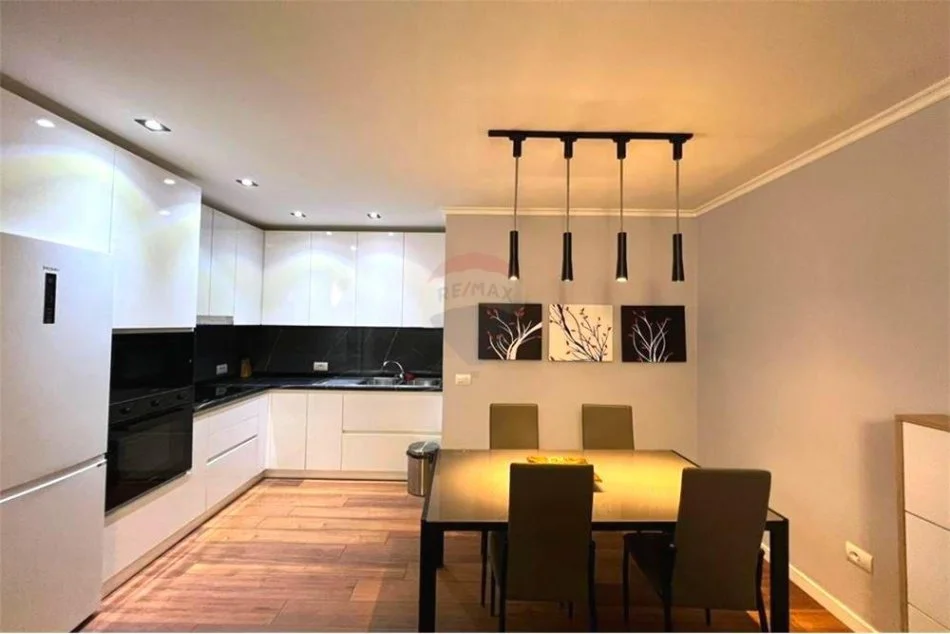 Tirane, jepet me qera apartament 2+1 , 140 m² 700 € (eduard mano - Kopshti Zoologjik)