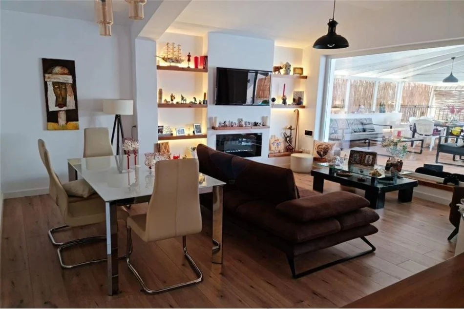 Durres, shitet apartament 3+1 Kati 5, 230 m² 250.000 € (Mali I Robit)