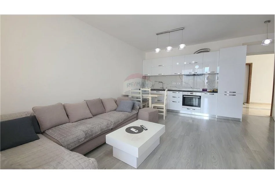 Tirane, jepet me qera apartament 1+1 , 60 m² 500 € (Fiori di Bosco)