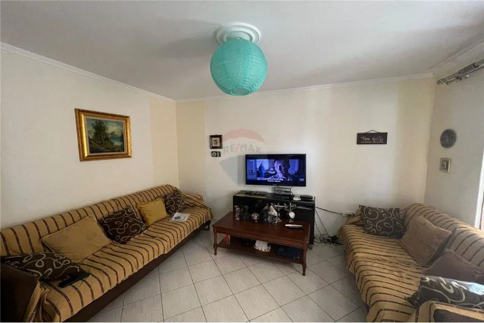 Tirane, shitet apartament 1+1 Kati 5, 60 m² 86.000 € (Hysen Xhura - Porcelan)