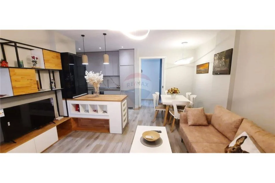 Tirane, jepet me qera apartament 3+1 Kati 3, 113 m² 900 € (Rruga Prokop Mima - Komuna e Parisit)