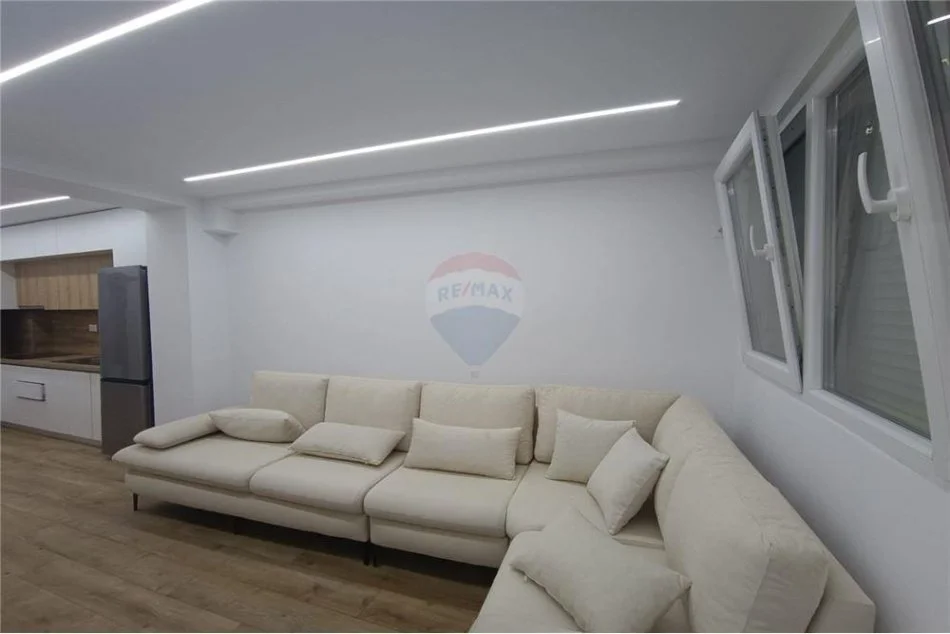 Tirane, jepet me qera apartament 1+1 , 45 m² 650 € (Rruga e Kavajës)