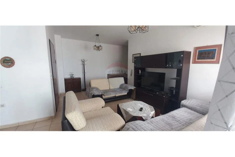 Tirane, jepet me qera apartament 2+1 Kati 3, 115 m² 520 € (Kodra e Diellit - Komuna e Parisit - Eleonora)