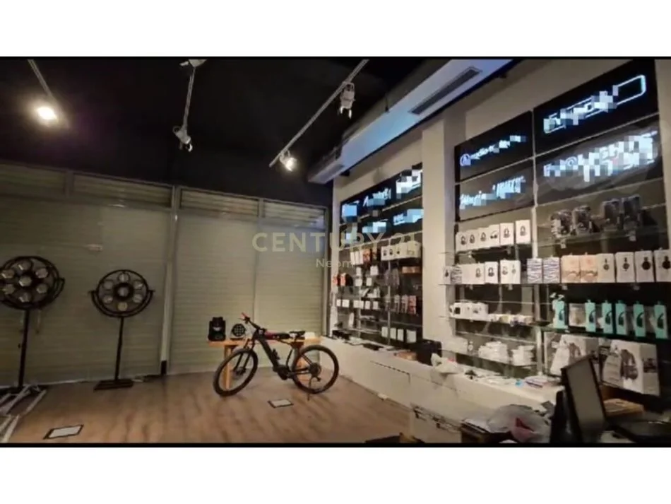 Tirane, jepet me qera vetem 1 dhome 1+1 Kati 1, 117 m² 1.400 € (Komuna e Parisit)