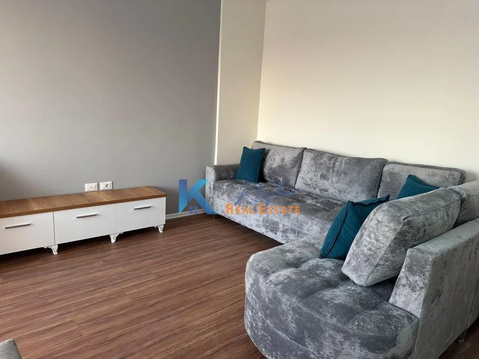 Tirane, jepet me qera apartament 1+1 Kati 4, 74 m² 450 € (Rrethrrotullimi i Saukut te Vjeter)