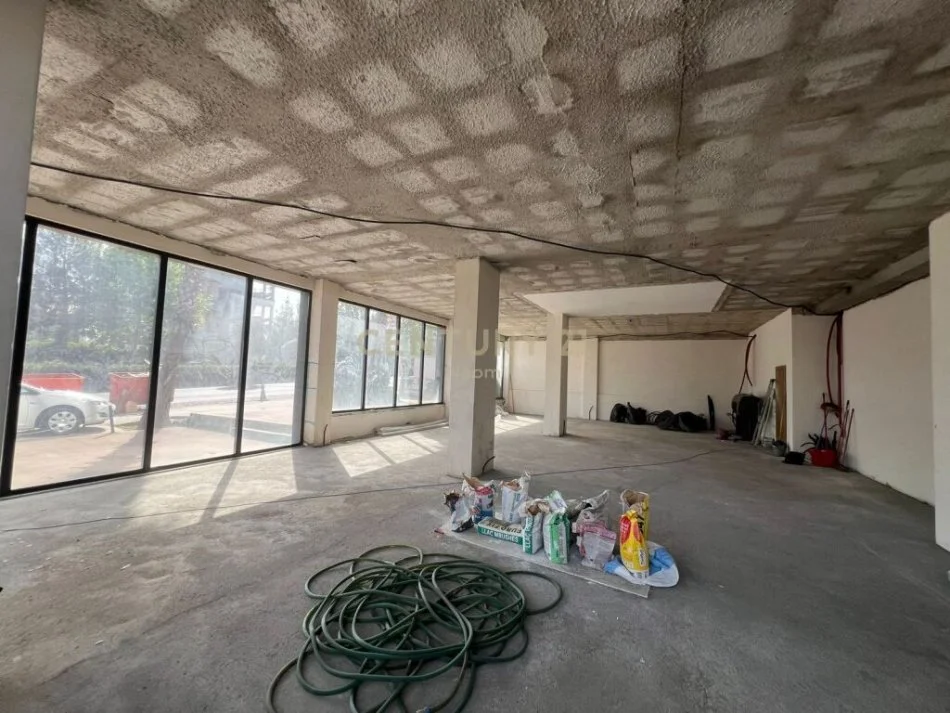 Tirane, jepet me qera vetem 1 dhome 1+1 Kati 0, 175 m² 298.000 € (Institut)