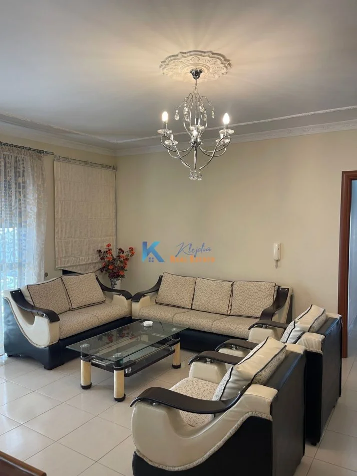 Tirane, jepet me qera apartament 2+1+Ballkon Kati 5, 110 m² 500 € (Kodra e Diellit, afer Eleonores)