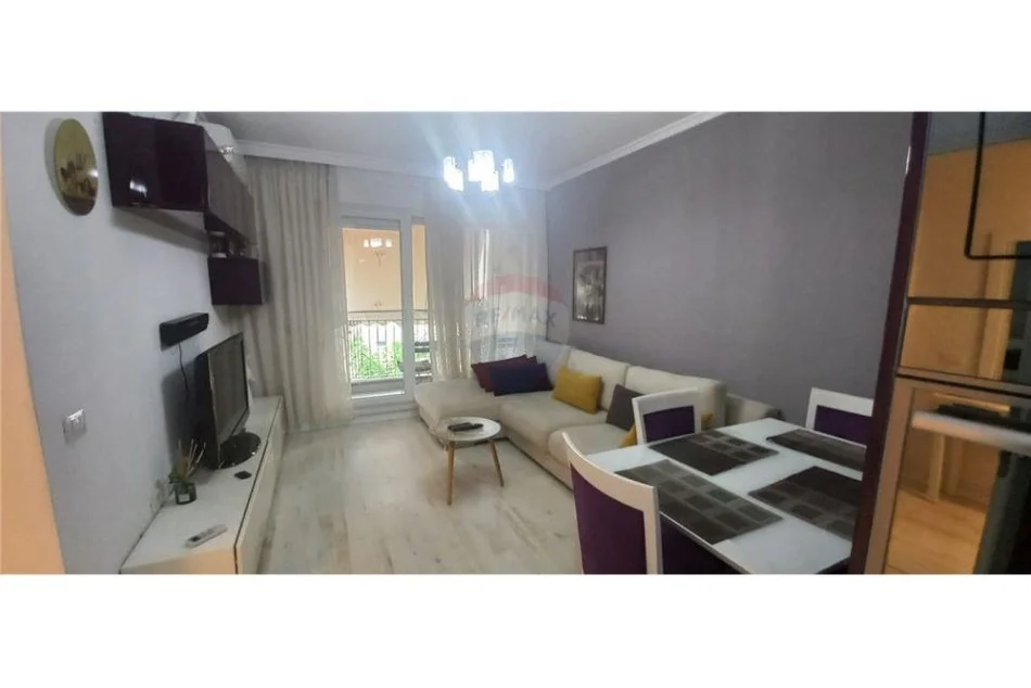 Tirane, jepet me qera apartament 1+1 Kati 3, 63 m² 500 € (21-Dhjetori - Frosina Plaku)