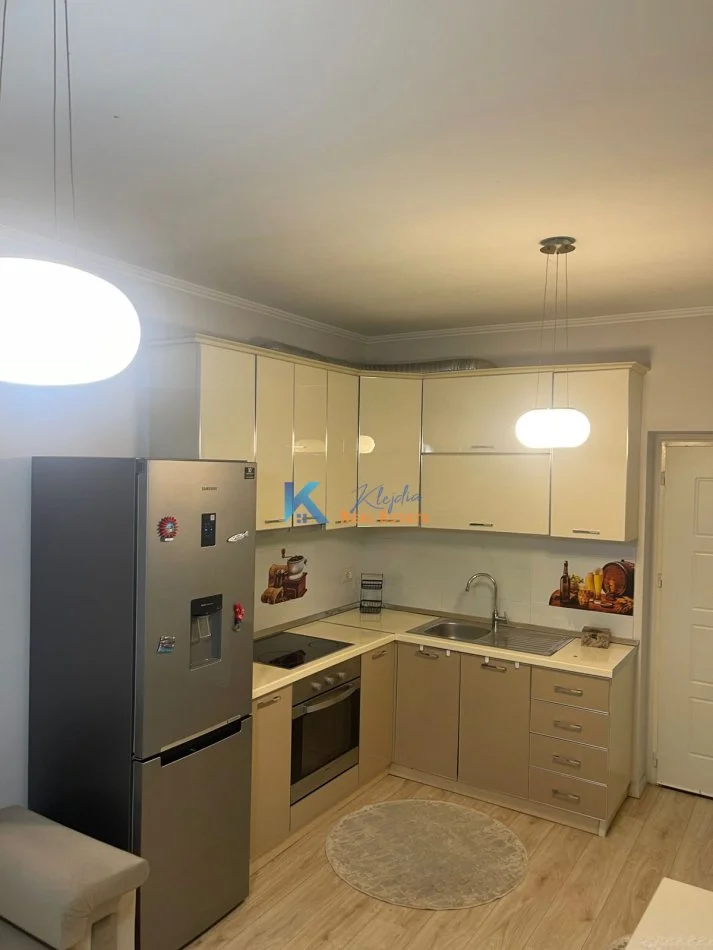 Tirane, jap me qera apartament 2+1+Ballkon Kati 5, 70 m² 850 € (Shallvaret)