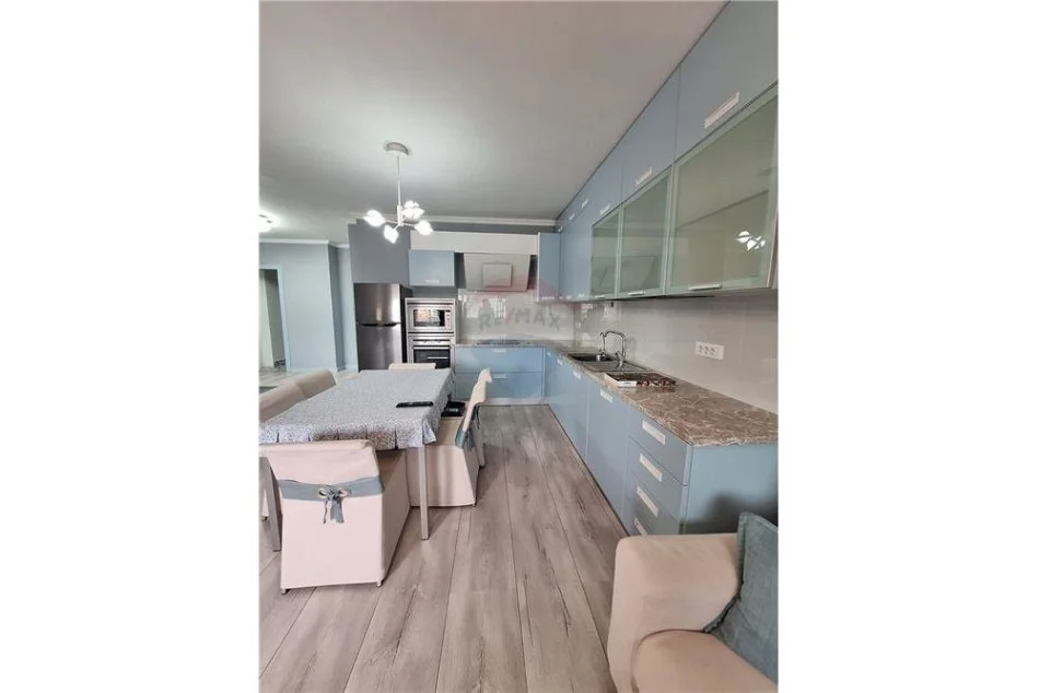 Tirane, jepet me qera apartament 2+1 , 85 m² 700 € (Rruga e Elbasanit)