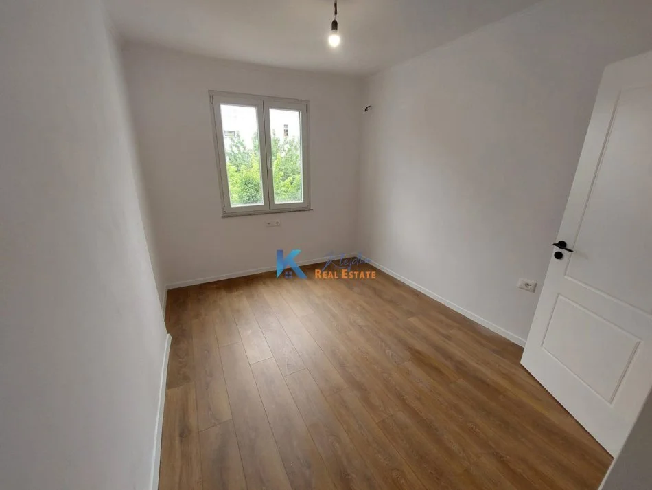 Tirane, shitet apartament 2+1 Kati 3, 64 m² 128.000 € (Brenda Unaze, Rruga Asim Vokshi)