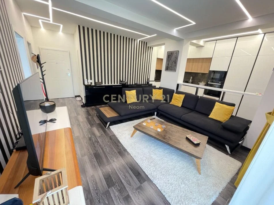 Tirane, shitet apartament 2+1 Kati 2, 82.000 m² 185.000 € 