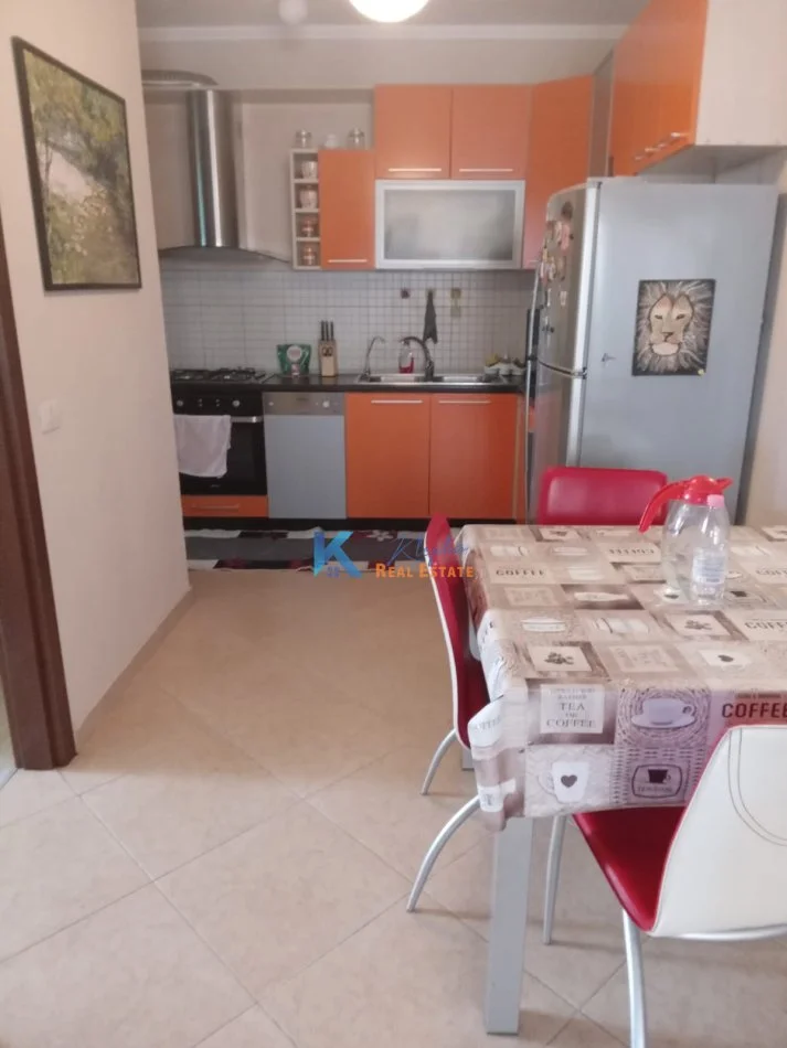 Tirane, jap me qera apartament 3+1+Ballkon Kati 6, 81 m² (Fusha e Aviacionit)