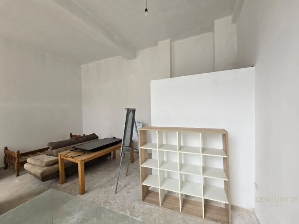 Tirane, jepet me qera vetem 1 dhome 1+1 Kati 0, 42 m² 35.000 € 