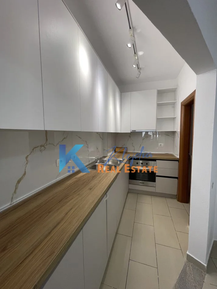 Tirane, jap me qera apartament 2+1+Ballkon Kati 4, 100 m² 600 € (Te Ish-Ekspozita)