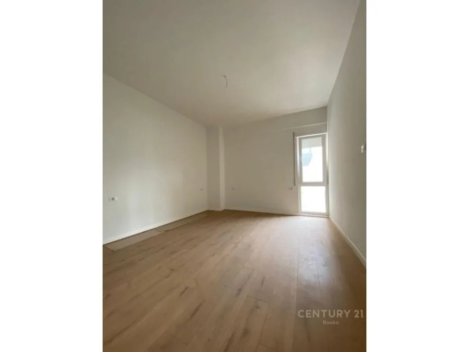 Tirane, jepet me qera apartament 2+1 Kati 9, 141 m² 1.000 € (liqeni i tiranes)