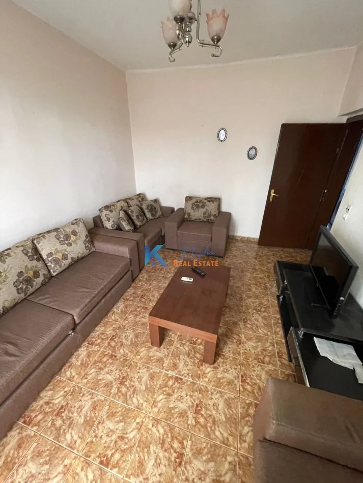 Tirane, jepet me qera apartament 1+1 Kati 3, 70 m² 450 € (Te rrethrrotullimi i Zogut te Zi)