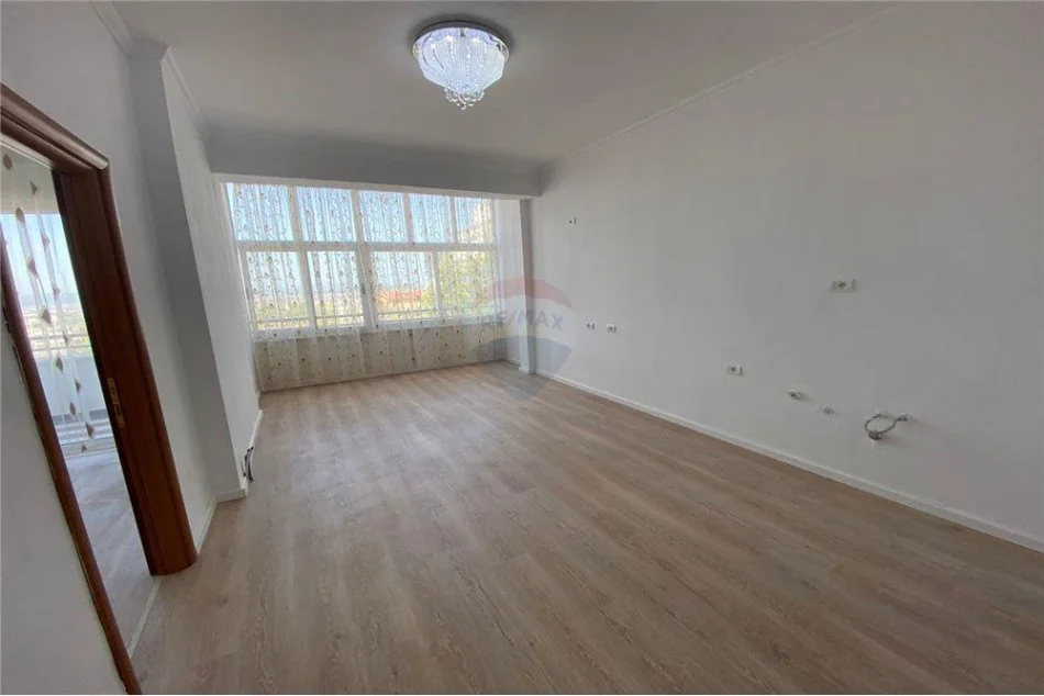 Tirane, shitet apartament 1+1 Kati 2, 60 m² 76.000 € (Rruga e Dajtit - Fresku)