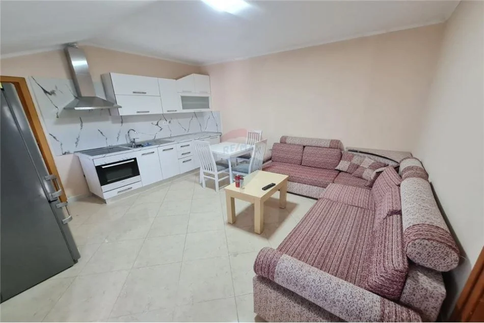 Tirane, jepet me qera apartament 1+1 , 65 m² 350 € (Rruga Aleksander Moisiu - Kinostudio)