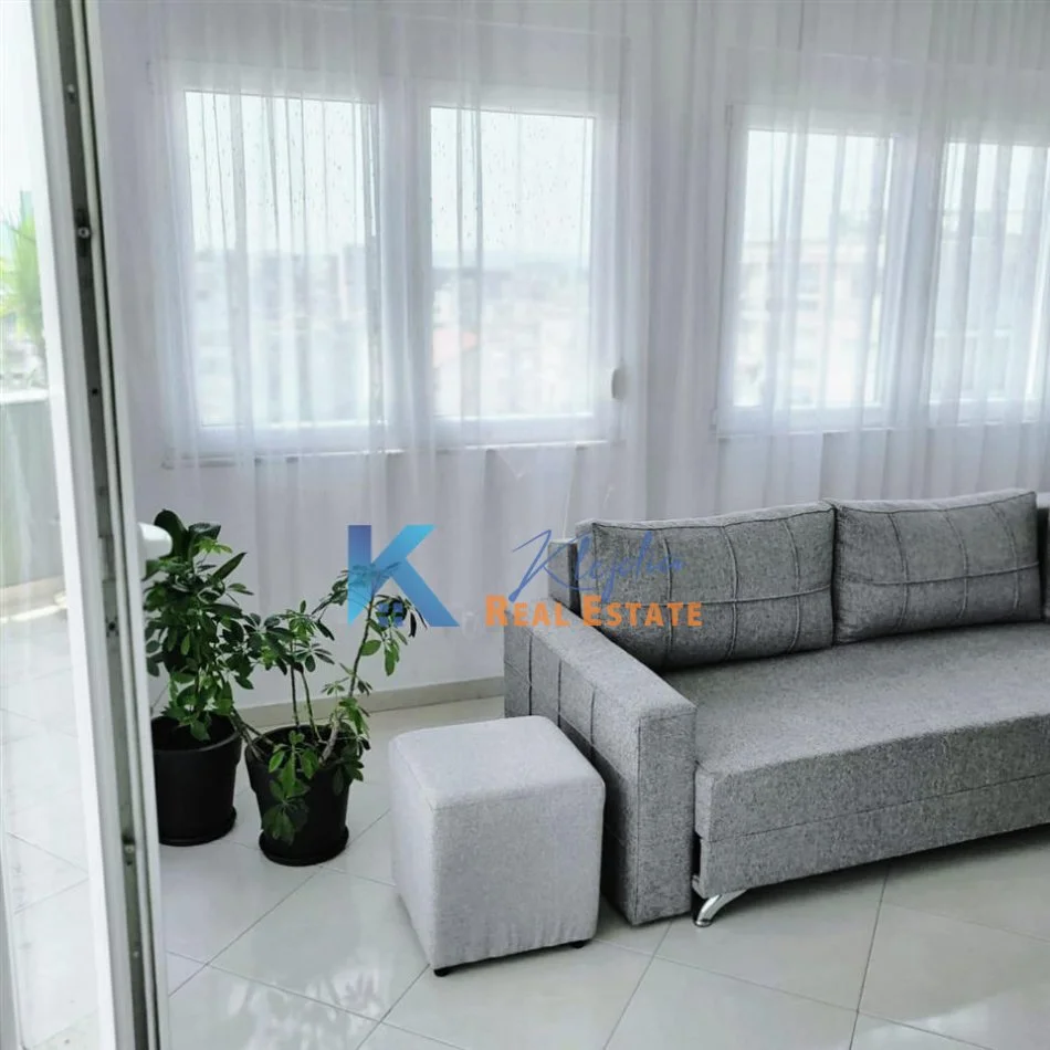 Tirane, jap me qera apartament 1+1+Ballkon Kati 6, 88 m² 400 € (1+1 per qira te Rruga Kongresi i Manastirit)