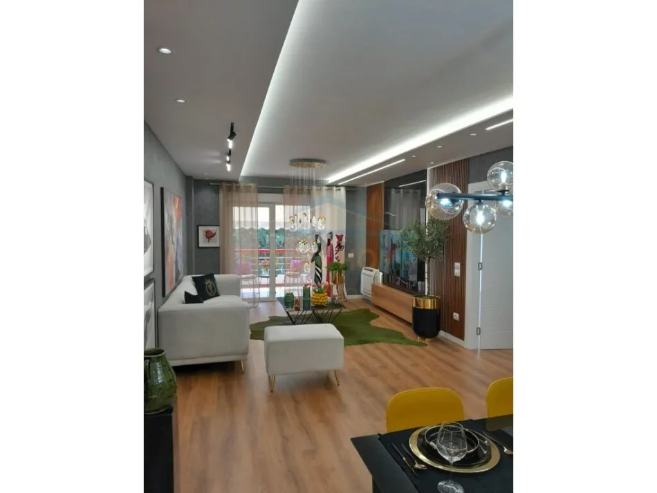 Shitje, Apartament 2+1+2, në Liqeni i Thate, Tiranë. AREA41923