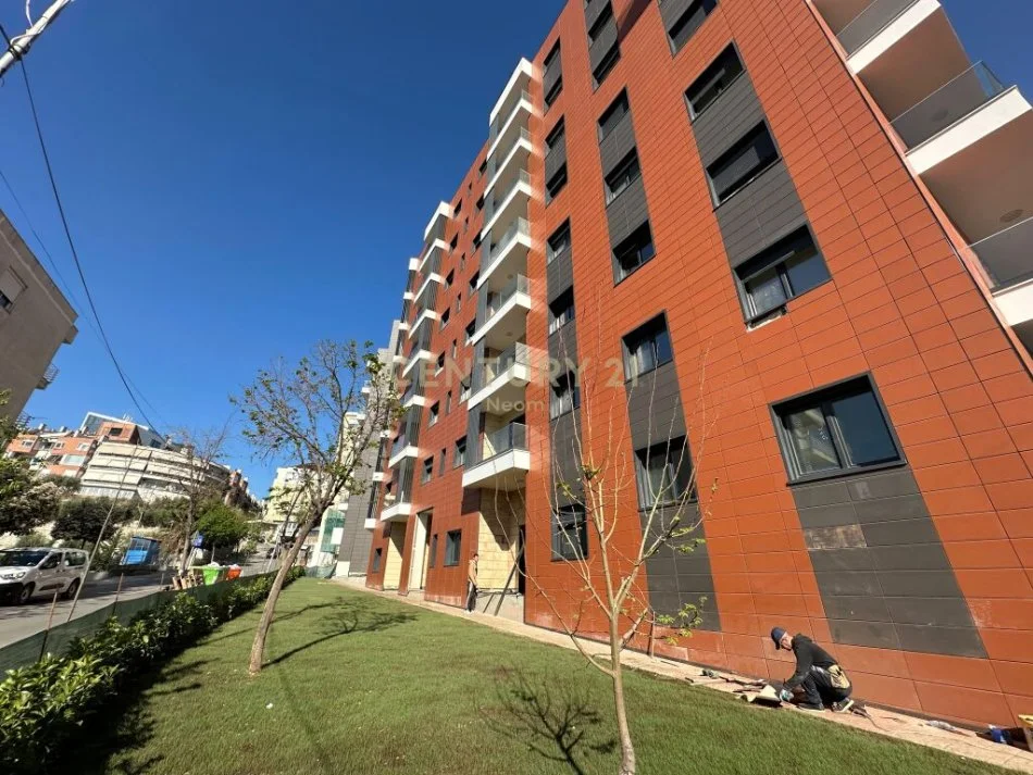 Tirane, jepet me qera apartament 2+1 Kati 1, 93 m² 600 € (kodra e diellit)