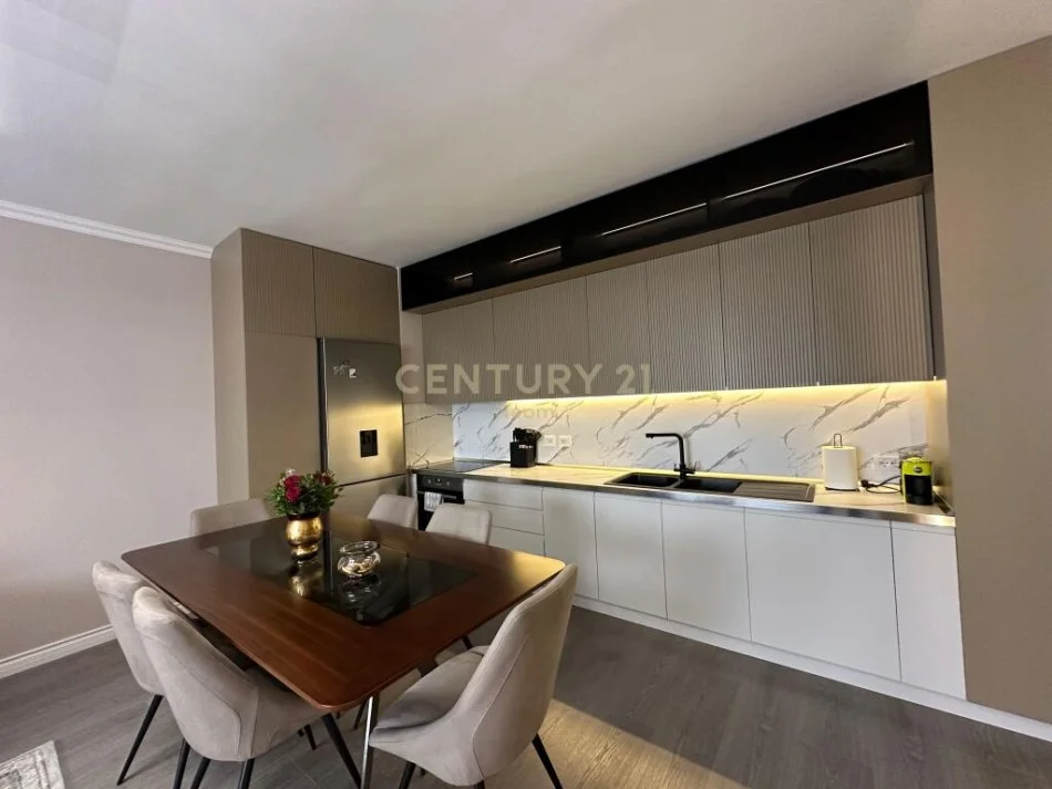 Tirane, shitet apartament 2+1 Kati 4, 119 m² 165.000 € (sauk)