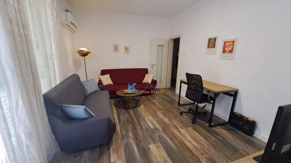 Tirane, jap me qera apartament 1+1+Ballkon Kati 6, 70 m² 450 € (Sheshi Avni Rustemi)