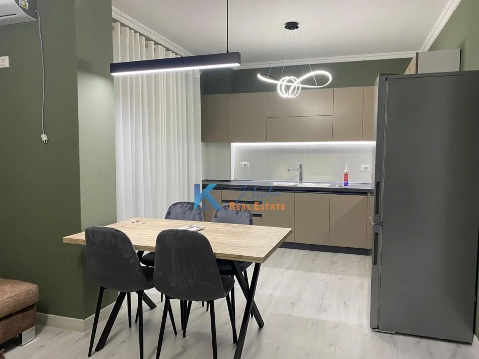 Tirane, jap me qera apartament 1+1+Ballkon Kati 6, 70 m² 450 € (Don Bosko)