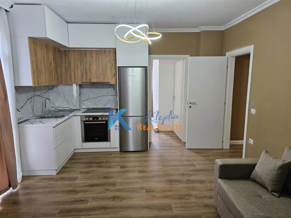 Tirane, jepet me qera apartament 2+1 Kati 3, 85 m² 500 € (Rruga e Dibres, afer spitalit Amerikan II)