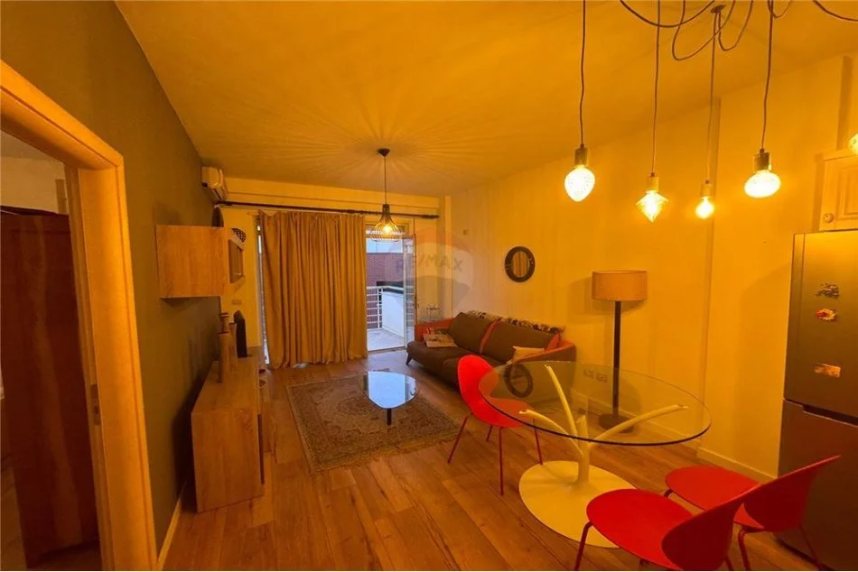 Tirane, jepet me qera apartament 1+1 Kati 2, 65 m² 450 € (Rruga Peti - Liqeni i Thatë)