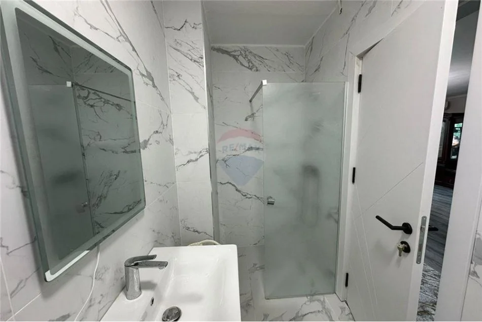 Tirane, jepet me qera garsonier Kati 6, 45 m² 400 € (Bulevardi Zogu I)