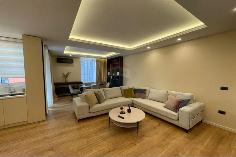 Tirane, jepet me qera apartament 2+1 Kati 4, 108 m² 1.100 € (Perballe Toptani Center - Qendër)