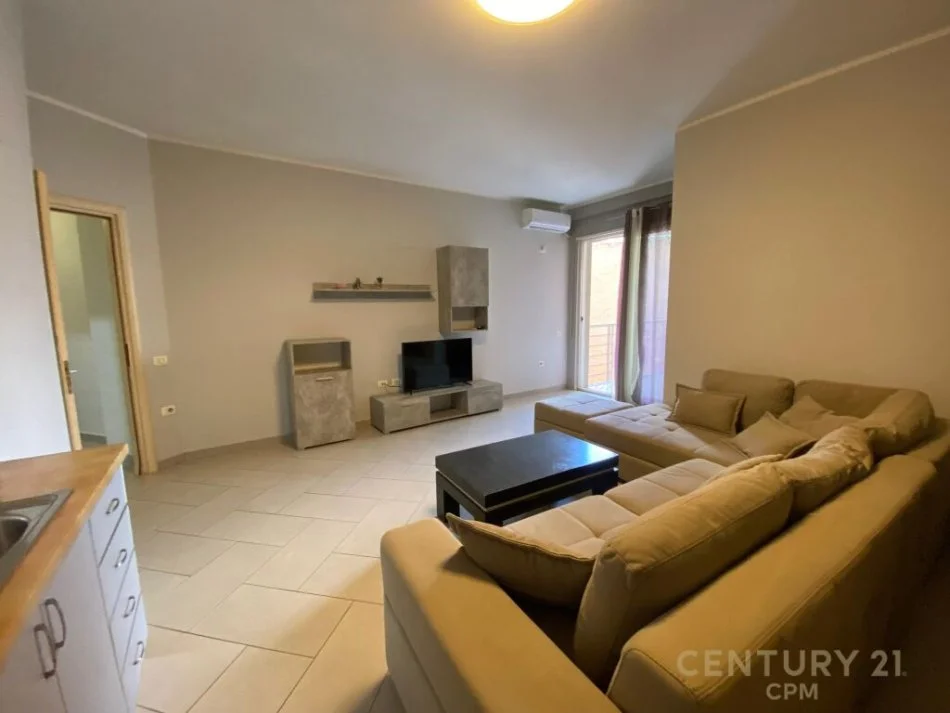 Tirane, shitet apartament 1+1 Kati 2, 72 m² 