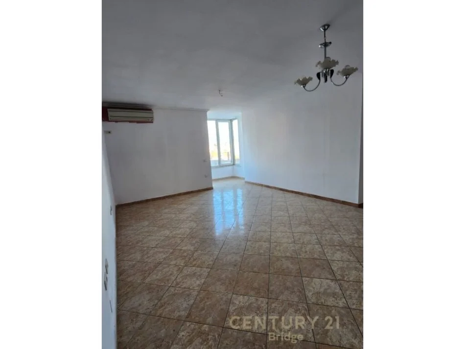 Tirane, shitet apartament 2+1 Kati 3, 112.000 m² 112.000 € 