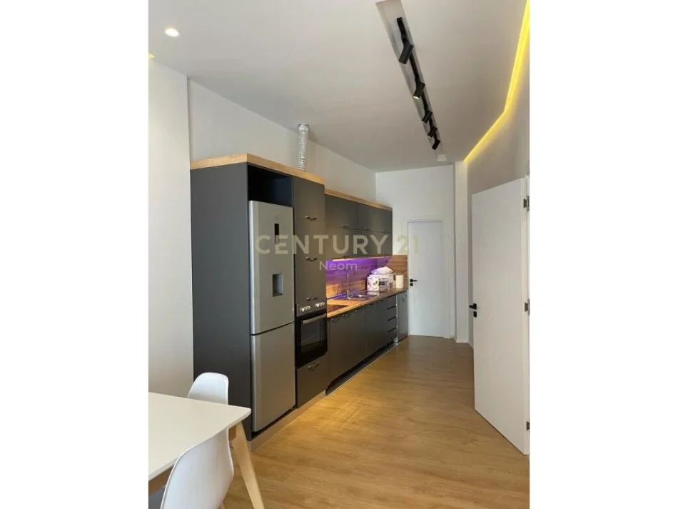 Tirane, jepet me qera apartament 1+1 Kati 2, 70 m² 500 € (liqen i thate)