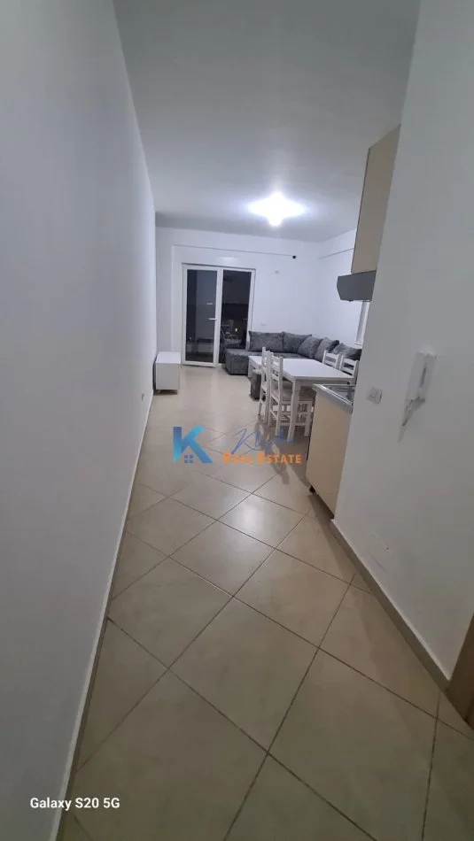 Tirane, jap me qera apartament 2+1+Ballkon Kati 3, 91 m² 500 € (Te Liqeni i Thate, kompleksi Fz Construction)