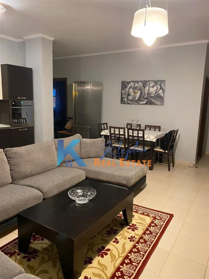 Tirane, jap me qera apartament 2+1+Ballkon Kati 2, 116 m² 600 € (Liqeni i Thate, Rruga Eduard Mano)