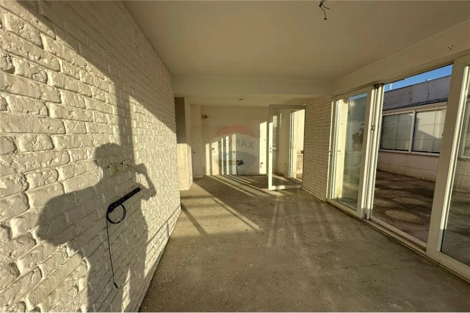 Tirane, shitet apartament 1+1 , 103 m² 109.000 € (Amerikan 3)