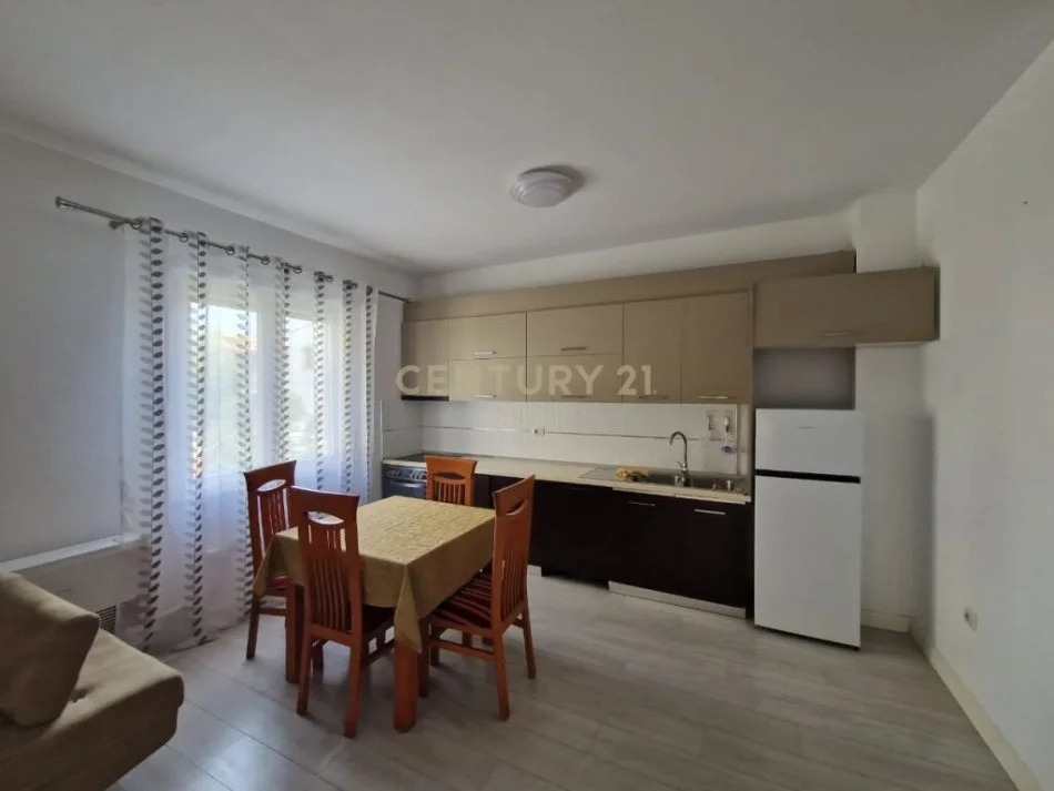 Tirane, jepet me qera apartament 2+1 Kati 2, 97 m² 600 € (liqeni i thate)