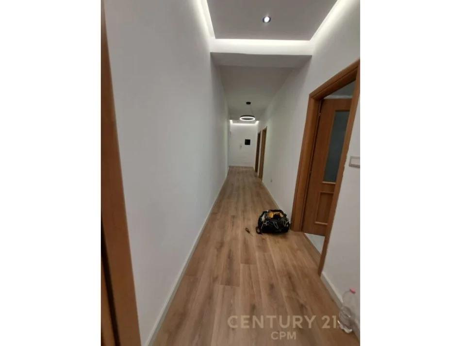 Tirane, shitet apartament 2+1 Kati 2, 103 m² 178.000 € (Stacioni i trenit)