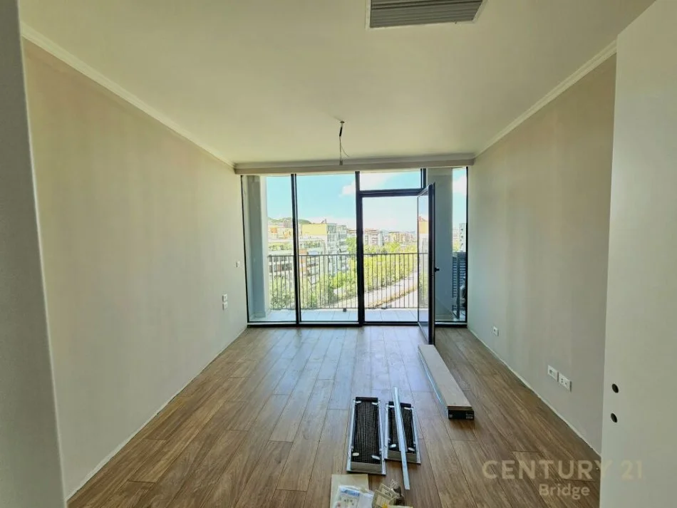 Tirane, jepet me qera vetem 1 dhome 1+1 Kati 6, 90 m² 900 € (liqeni i tiranes)