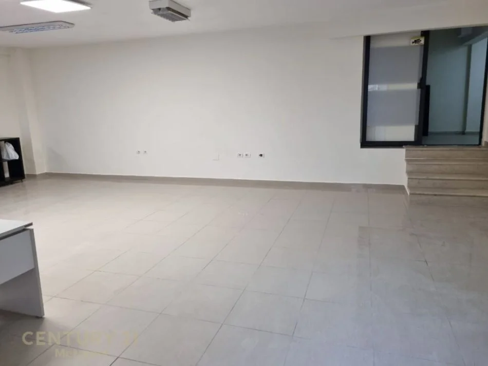 Tirane, jepet me qera apartament 1+1 Kati 1, 80 m² 500 € 